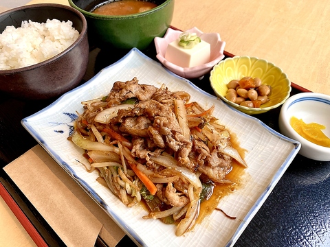 肉野菜炒め定食（牛バラ）