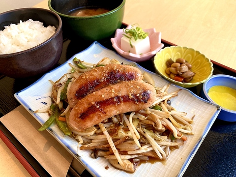 肉野菜炒め定食（ウインナー）